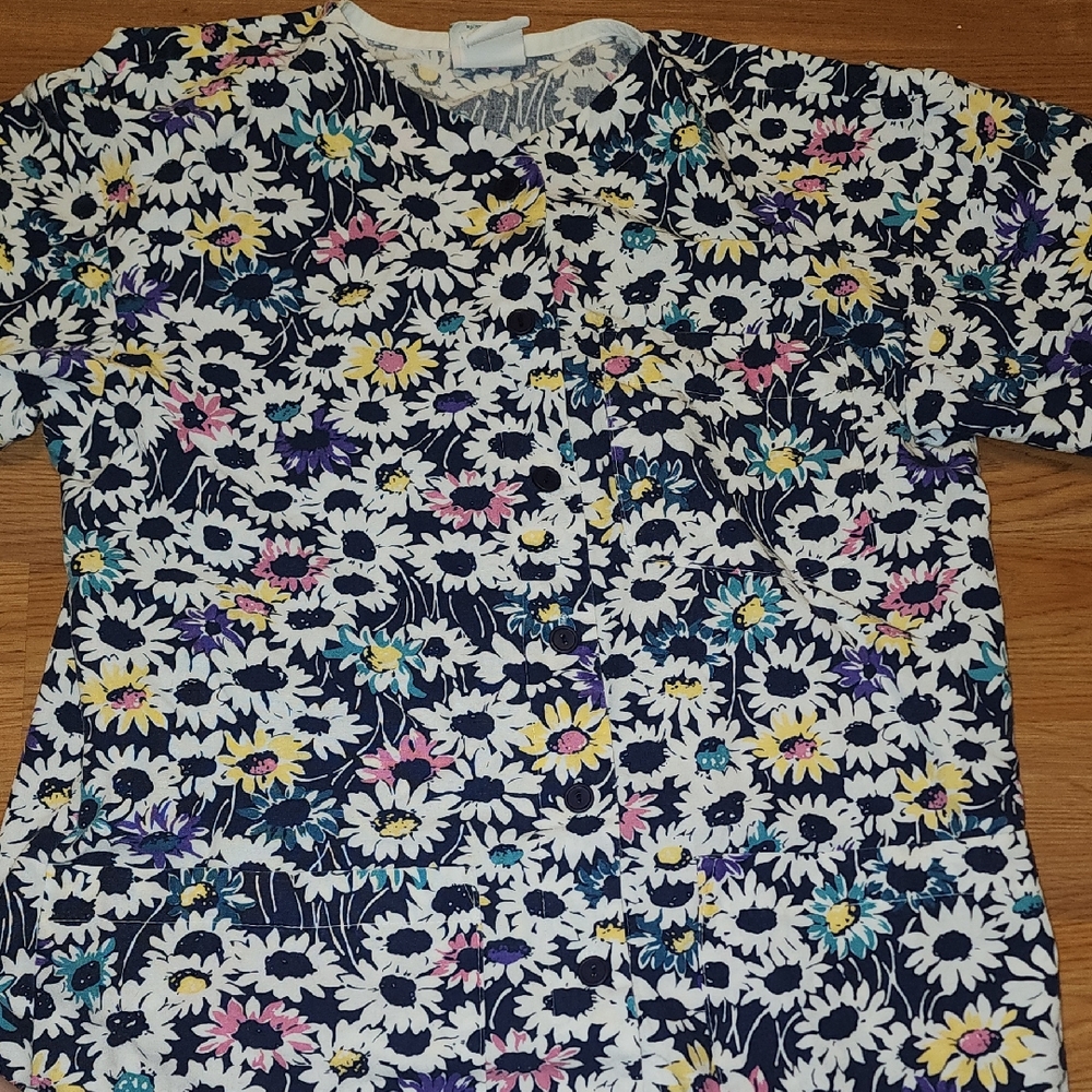 Floral Scrub Top Size Small - Multicolor